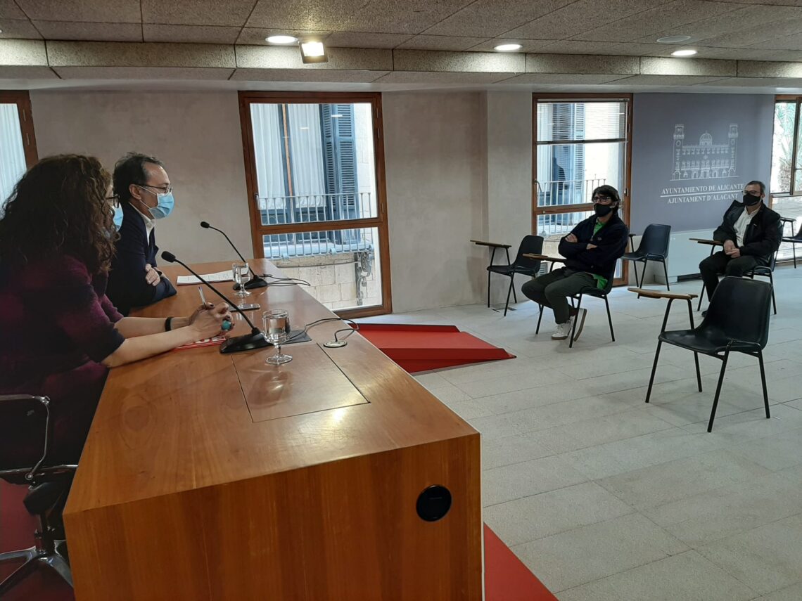 Sanguino acusa a Barcala de mentir a la hostelería