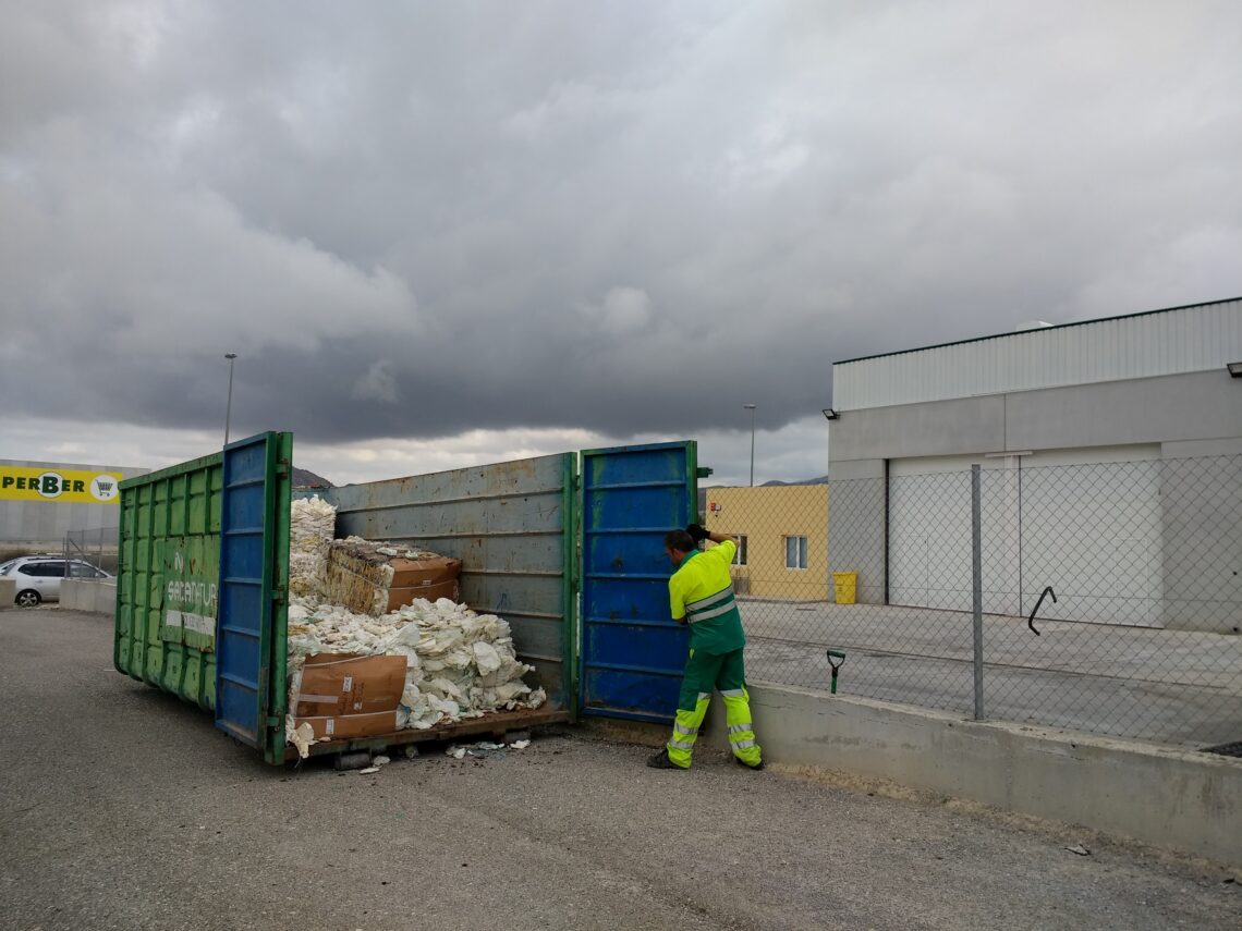 La Concejalía de Calidad Ambiental de Novelda pone en marcha la campaña de recogida de bolsos de la uva