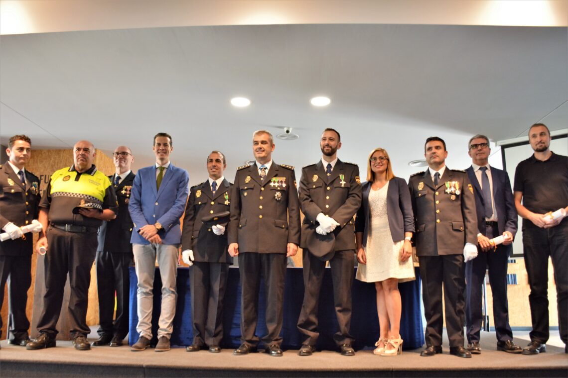 La Policía Nacional celebra el Día de los Santos Ángeles Custodios con la condecoración a varios agentes y colaboradores civiles