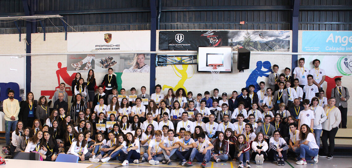 Newton-college-participantes-feria-ciencias-abril-2019