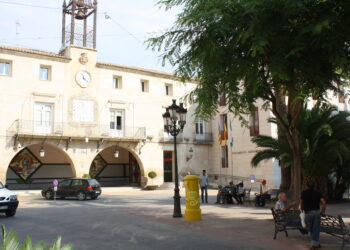 Novelda estrena reglamento de protocolo y honores