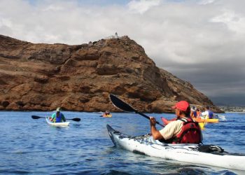 El mar, un tesoro por descubrir a bordo de un kayak