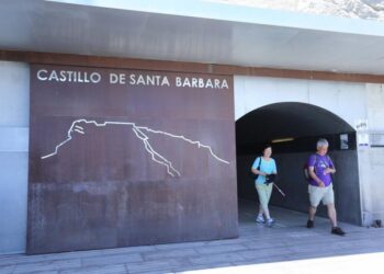 alicante-acceso-castillo-santa-barbara-febrero-2019