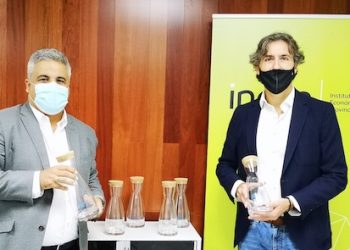 Colaboración entre Aguas y el Instituto de Estudios Económicos para la reducción de residuos plásticos