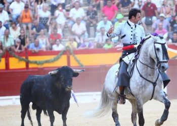 alicante-andy-cartagena-rejoneador-hogueras-junio-2019