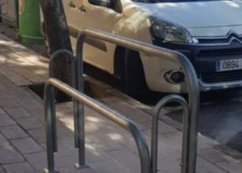 El Ayuntamiento instala los primeros bancos de apoyo isquiáticos en el barrio de Campoamor