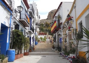 alicante-barrio-de-santa-cruz-agosto-2019
