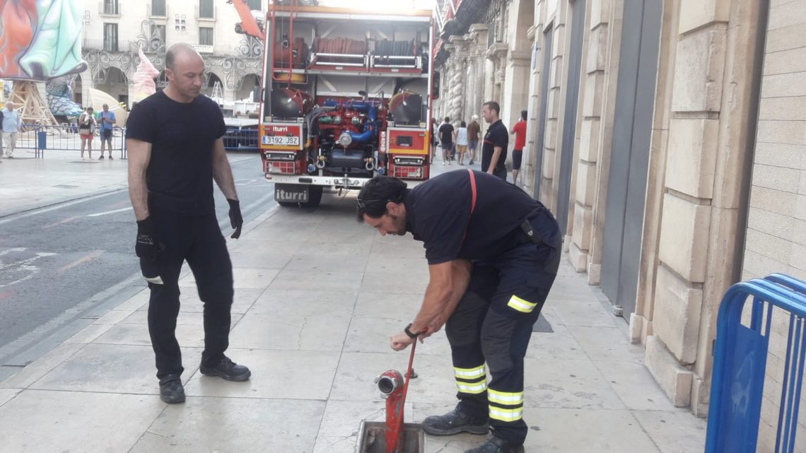 alicante-bomberos-revisando-junio-2019
