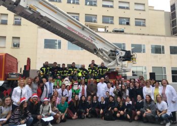 alicante-bomberos-visita-papa-noel-hospital-diciembre-2019-3