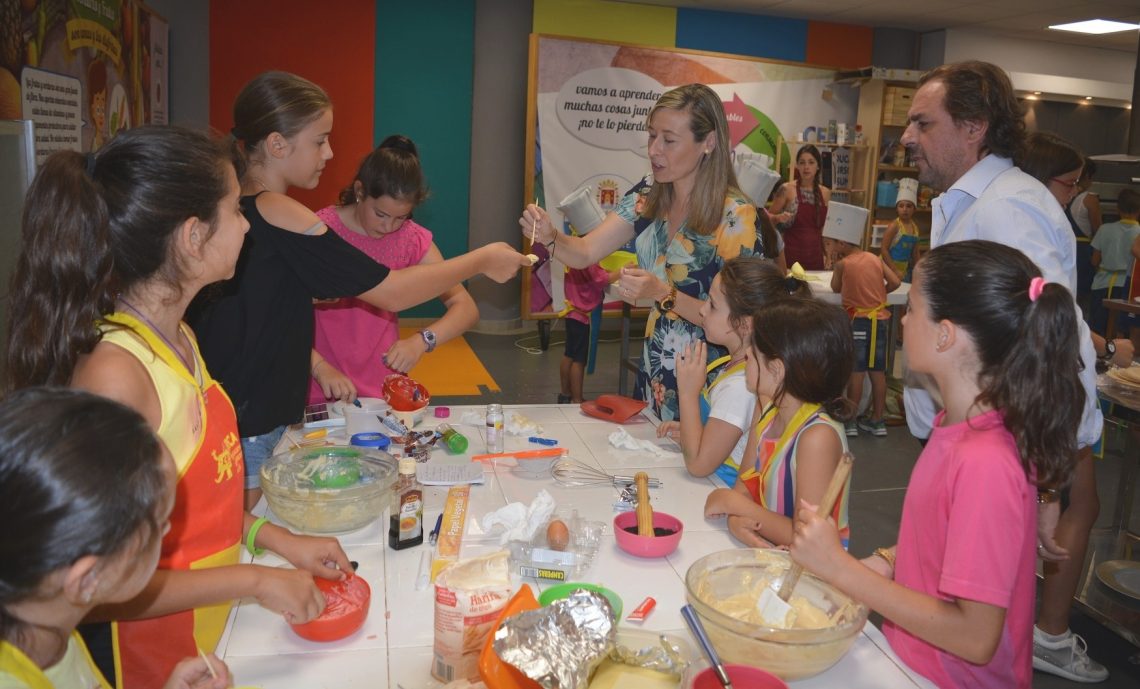 alicante-concejala-lidia-lopez-taller-cocina-cerca-julio-2019