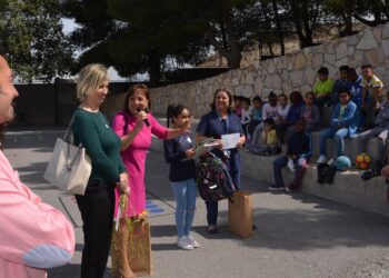 alicante-entrega-premio-dibujo-navidad-colegio-gloria-fuertes-abril-2019