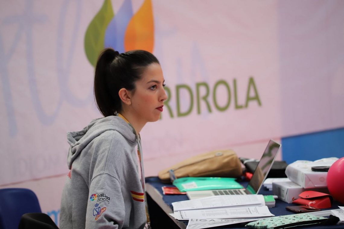 «Ser entrenadora me permite mantenerme ligada a la gimnasia rítmica»