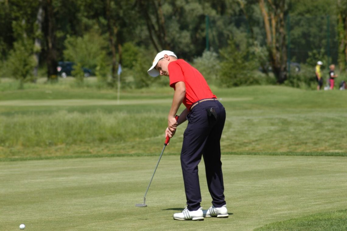 «La gente se cree que el golf es un deporte de pijos»
