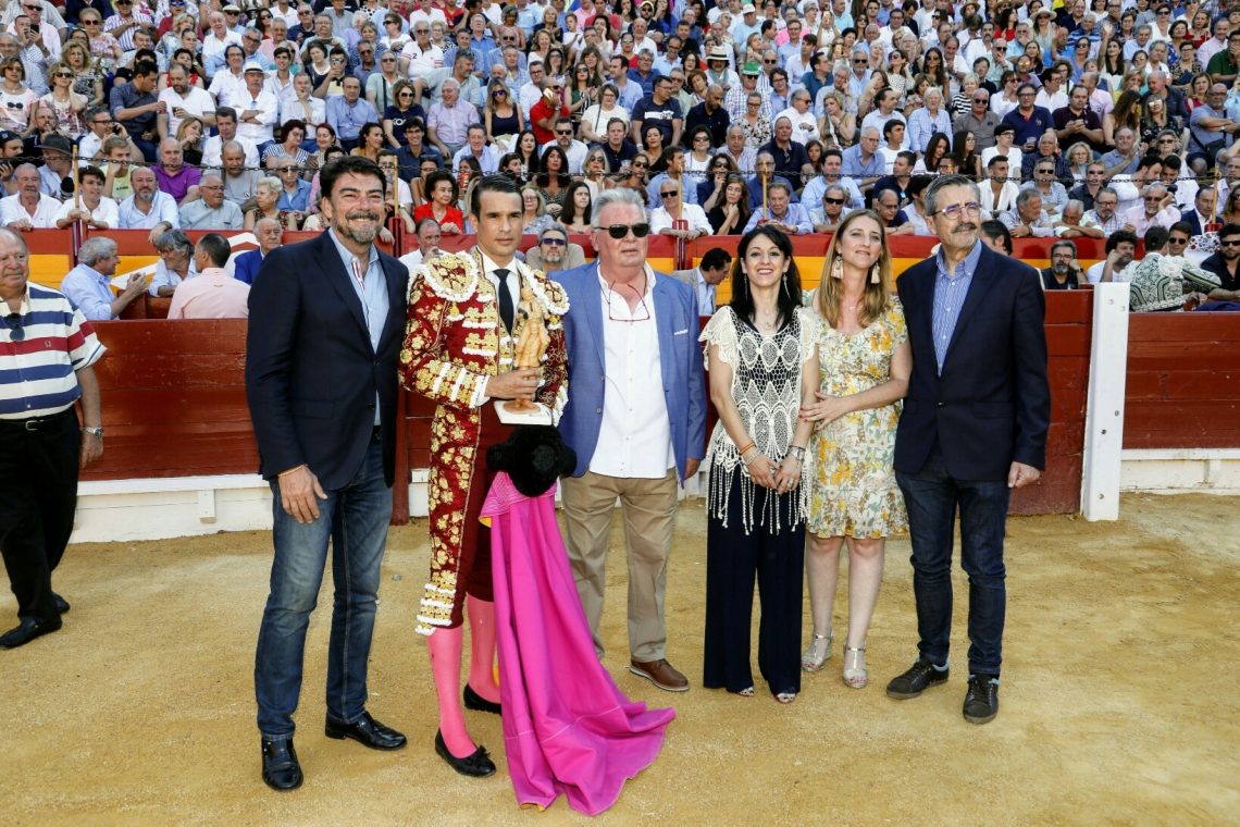 alicante-hogueras-toros-premio-jose-mari-manzanares-junio-2019-1
