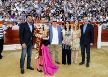 alicante-hogueras-toros-premio-jose-mari-manzanares-junio-2019-1
