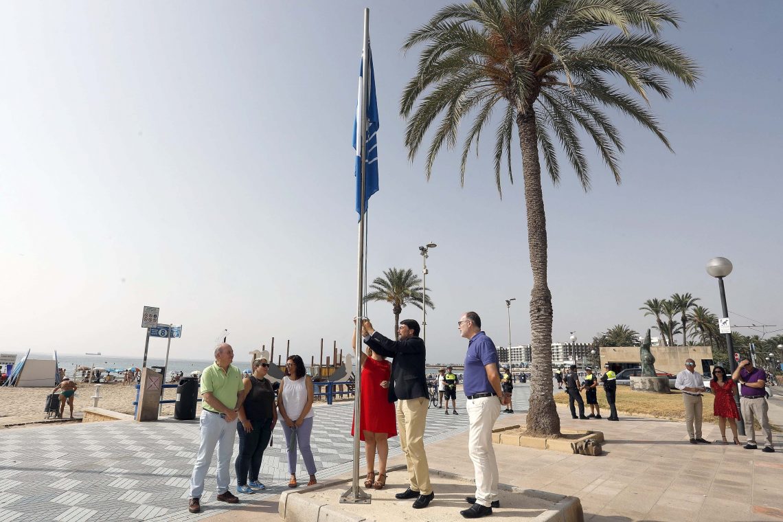 alicante-izado-bandera-azul-calidad-playas-julio-2019-2