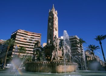 Las mascletás se mantienen en Luceros