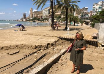 alicante-mari-carmen-sanchez-visita-las-playas-afectadas-por-las-lluvias-agosto-2019-1