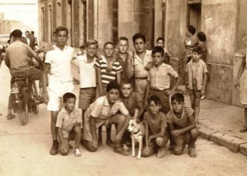 Los niños de Benalúa junto a Lucero