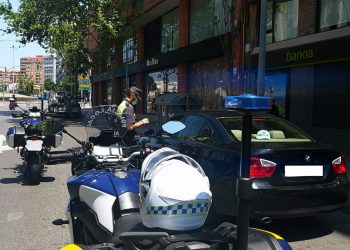 La Policía Local impone una decena de denuncias por desobediencia y detiene a tres personas en una reyerta