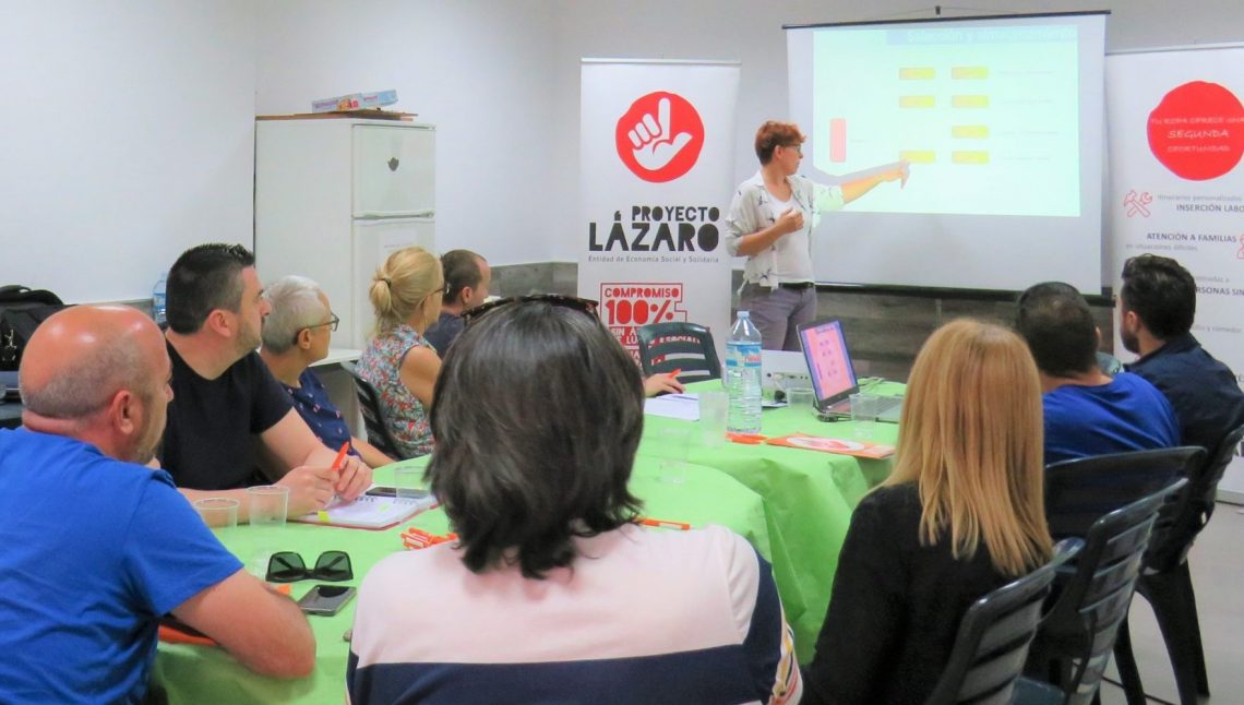 alicante-proyecto-lazaro-ropa-julio-2019-4