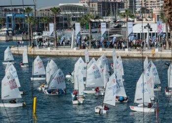 alicante-puerto-barquitos-vela-marzo-2019