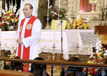 La VI peregrina escolar a la Santa Faz bate récord