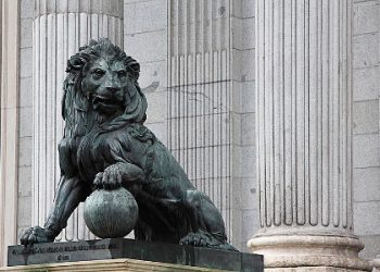 La UA conmemora el Día de la Constitución con una conferencia