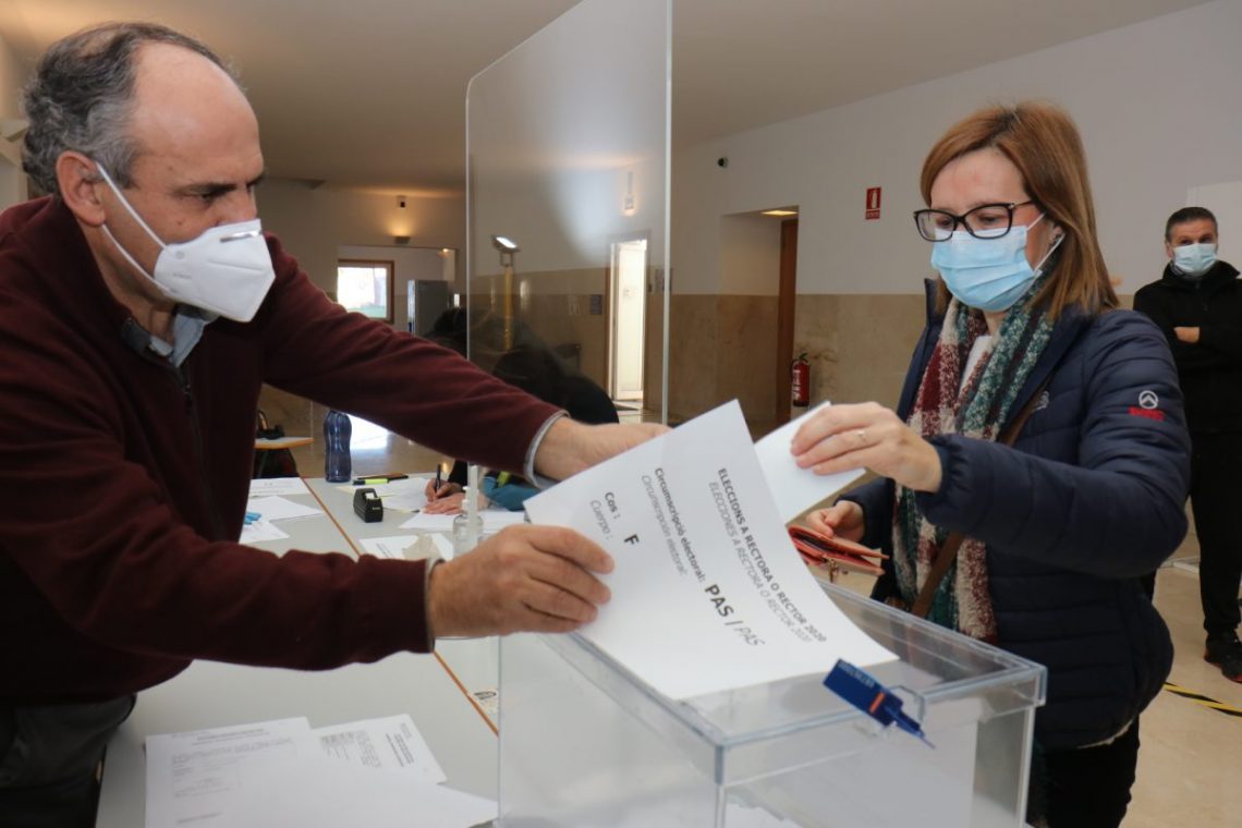 Amparo Navarro gana las elecciones en la Universidad de Alicante