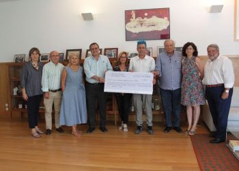 alicante-ua-entrega-cheque-asociacion-contra-el-cancer-julio-2019-2