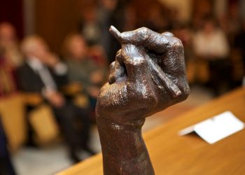 La Universidad de Alicante entrega este miércoles el premio Maisonnave al personal sanitario