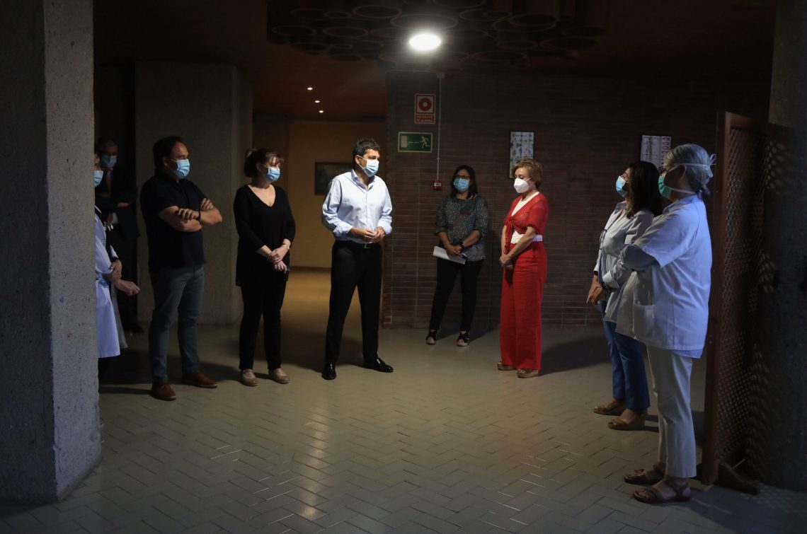 El presidente de la Diputación agradece el trabajo de los técnicos y sanitarios del Hogar Provincial