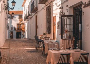 La inacción, la improvisación y el ‘ruido’ judicial ponen en jaque la recuperación económica de Altea en 2021