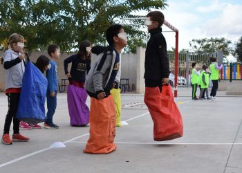 Deportes colabora en la renovación del material didáctico de los colegios de Aspe