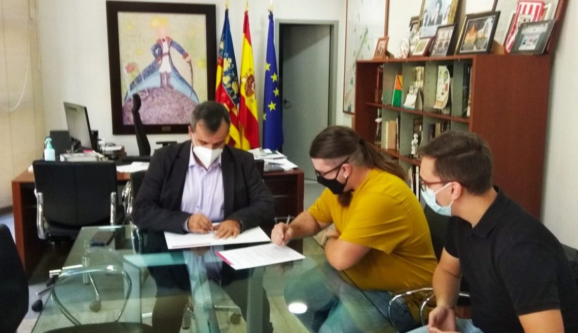 Aspe firma el convenio de colaboración con la Asociación Musical La Esperanza
