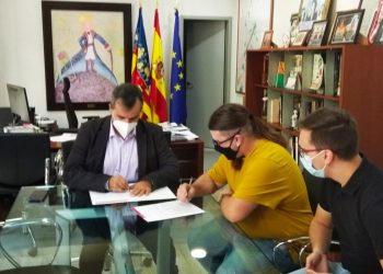 Aspe firma el convenio de colaboración con la Asociación Musical La Esperanza