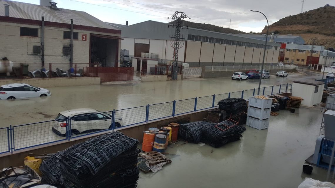 Aspe realiza trabajos para la prevención de posibles inundaciones en el Polígono Hermanas I