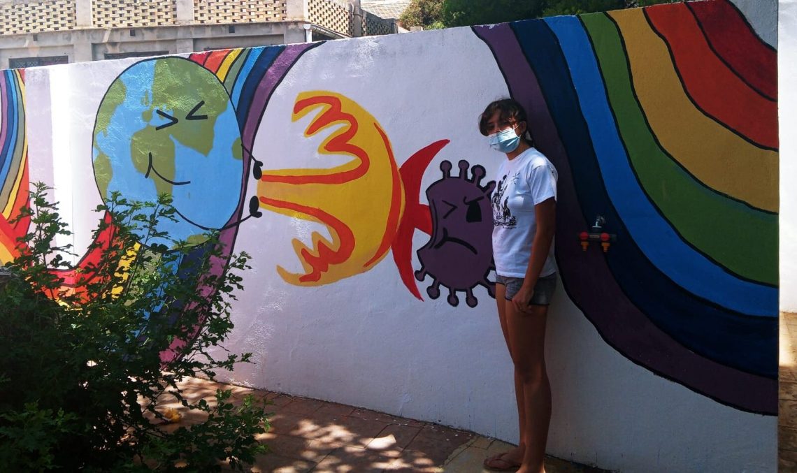 Finaliza el taller de pintura en Aspe con un espectacular mural sobre el coronavirus