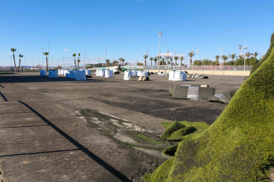 ayuntamiento-torrevieja-renovacion-cesped-campo-futbol-enero-2019-3