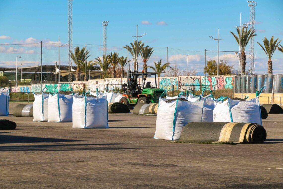 ayuntamiento-torrevieja-renovacion-cesped-campo-futbol-enero-2019-4