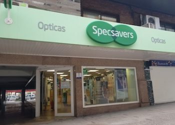 SPECSAVERS Ópticas contribuirá con dos becas solidarias en el CF Benidorm para el fútbol base