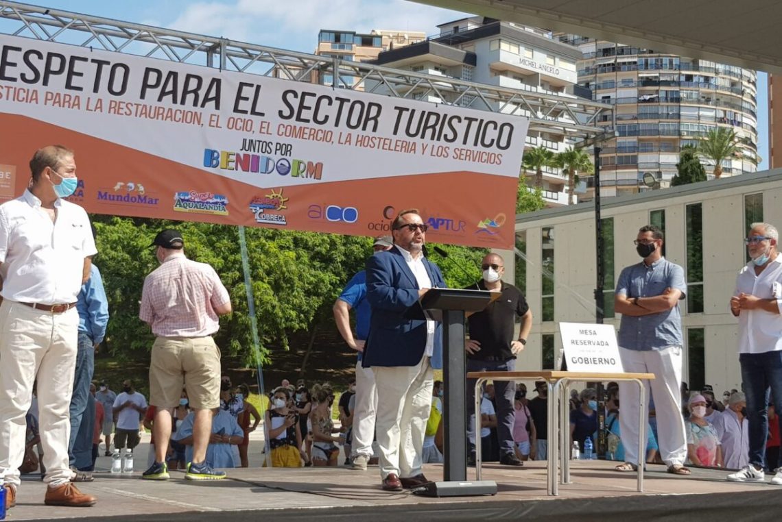Las Asociaciones convocantes de la manifestación de Benidorm, solicitan una entrevista de trabajo urgente
