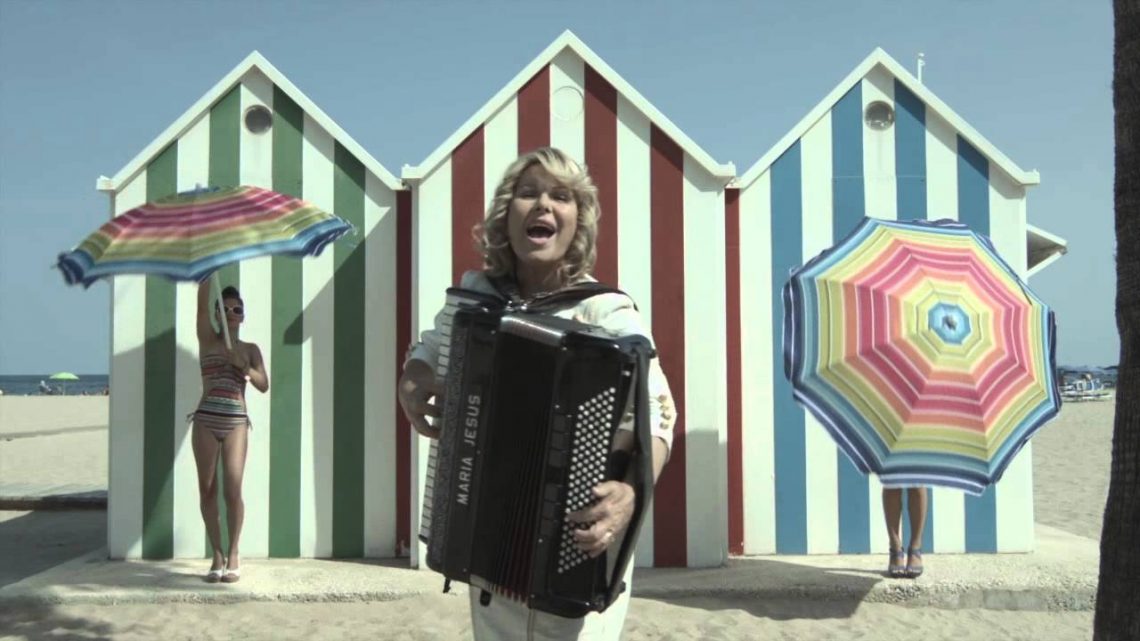 benidorm-maria-jesus-y-su-acordeon-diciembre-2019-04