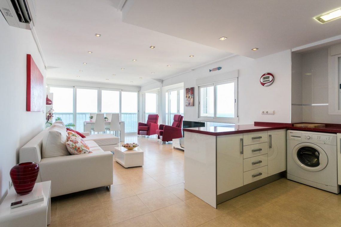 Hosteleros y apartamentos turísticos convierten Benidorm en un enorme ‘resort’