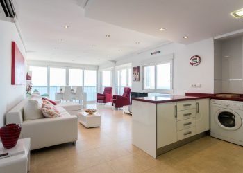 Hosteleros y apartamentos turísticos convierten Benidorm en un enorme ‘resort’