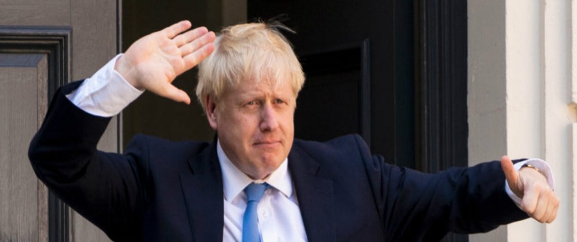 El gobierno de Boris Johnson asesta un «mazazo» al turismo de la Marina Baixa