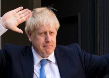 El gobierno de Boris Johnson asesta un «mazazo» al turismo de la Marina Baixa