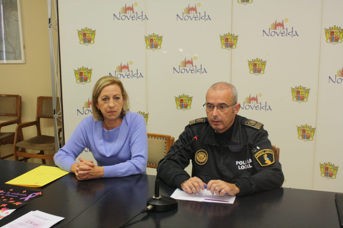 bienvenida-algarra-concejala-igualdad-y-rafael-sarrio-intendente-policia-municipal-ayuntamiento-novelda