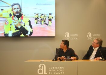 bomberos-presentacion-video-tripticos-consejos-senderistas-abril-2019