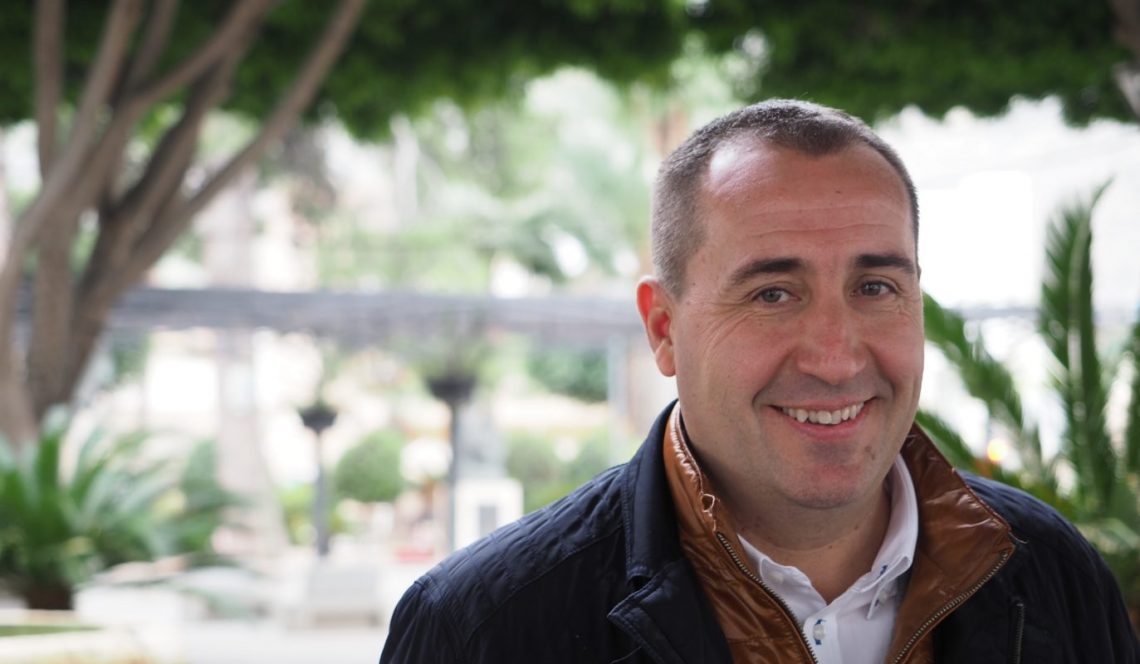 «No tengo afición política, la tengo por Cox»